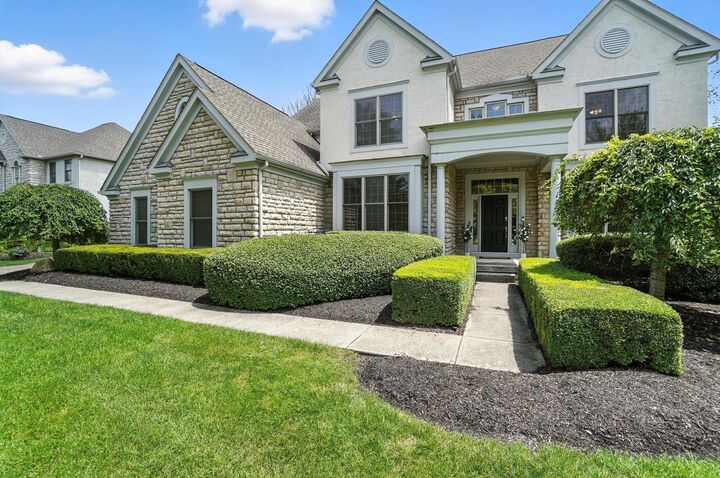 Property Photo: 2502 Keltonhurst Court OH 43004