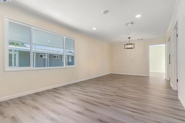 Property Photo: 30 Palm Dr 30 CA 94587