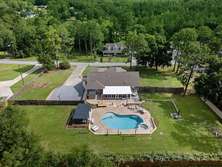 Property Photo: 131 Wedgewood Lane FL 32536