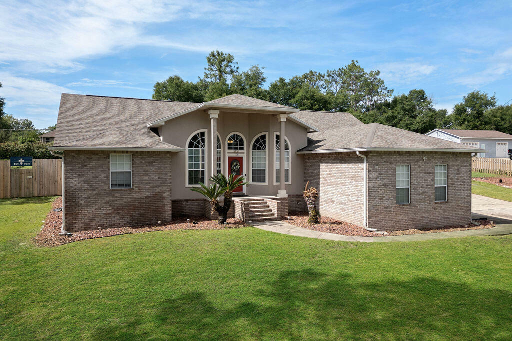 Property Photo: 131 Wedgewood Lane FL 32536
