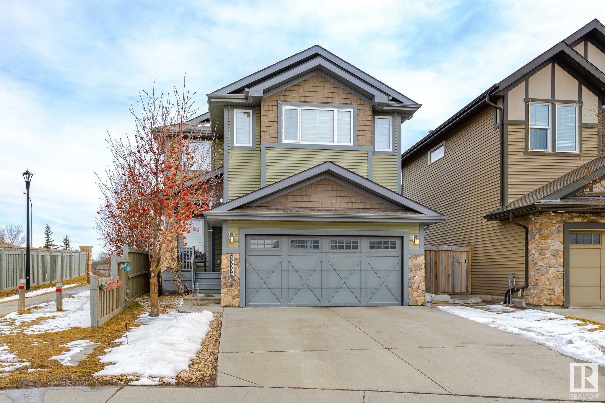 Photo de la propriété:  8535 216 Street NW  AB T5T 4R5 