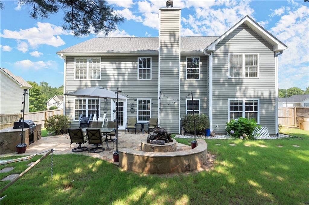 Property Photo: 1900 Sandalwood Court GA 30680