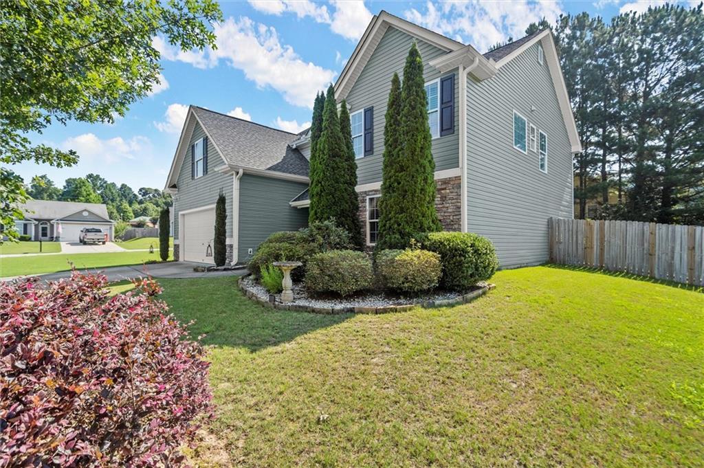 Property Photo: 1900 Sandalwood Court GA 30680
