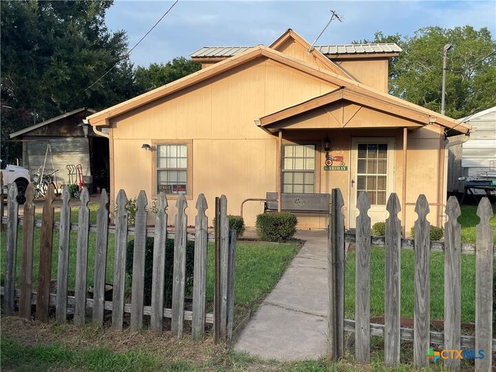 Property Photo: 505 Pearl Street TX 77954