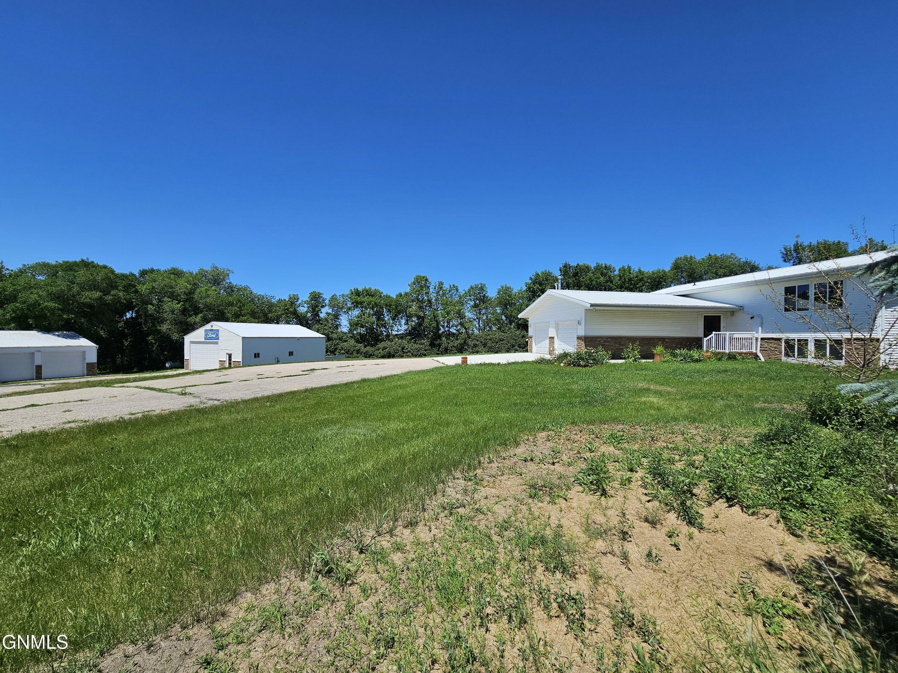Property Photo:  5110 Grassy Lane  ND 58503 