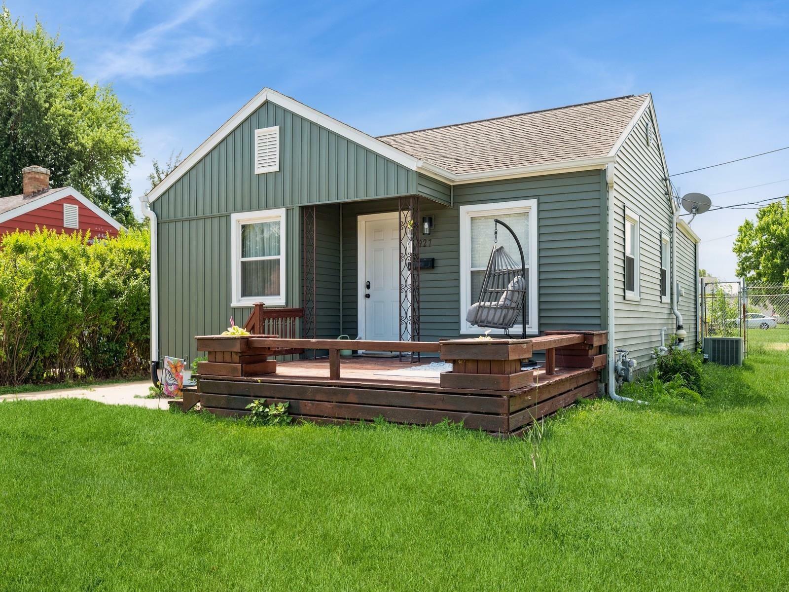 927 NW O Avenue  Cedar Rapids IA 52405 photo
