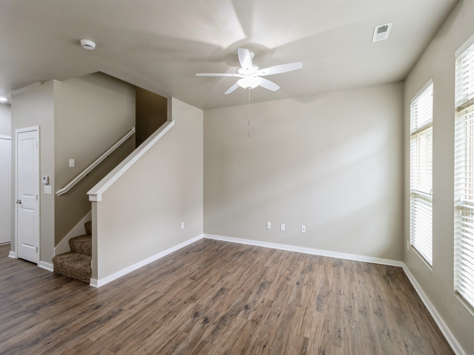 Property Photo: 316 SW 6th Street 106 IA 50309