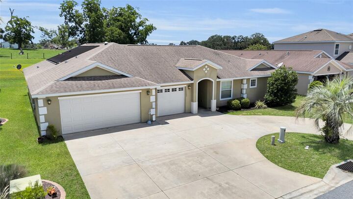 Property Photo: 12407 NE 48th Loop FL 34484