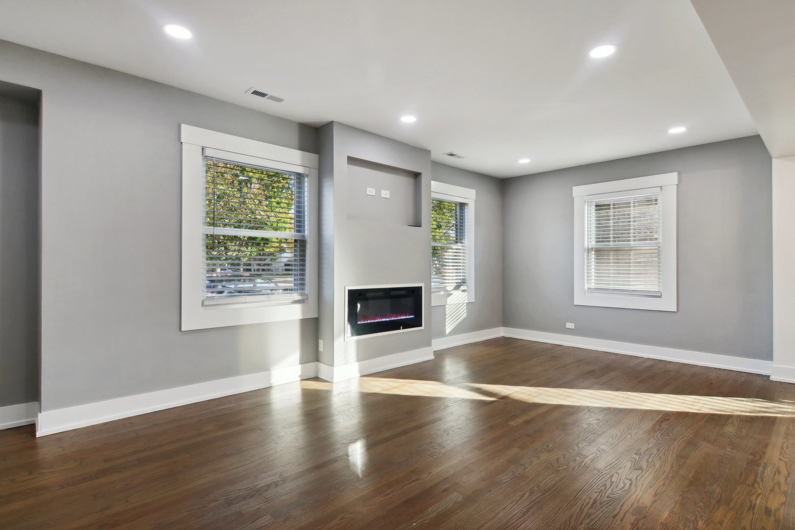 Property Photo:  6734 N Hamlin Avenue  IL 60712 