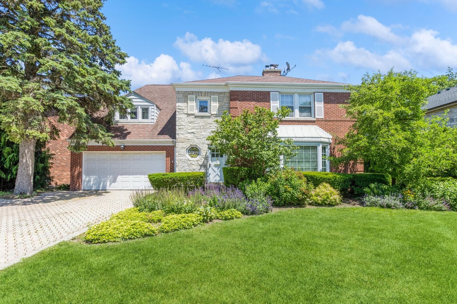 Property Photo: 6727 N Le Mai Avenue IL 60712