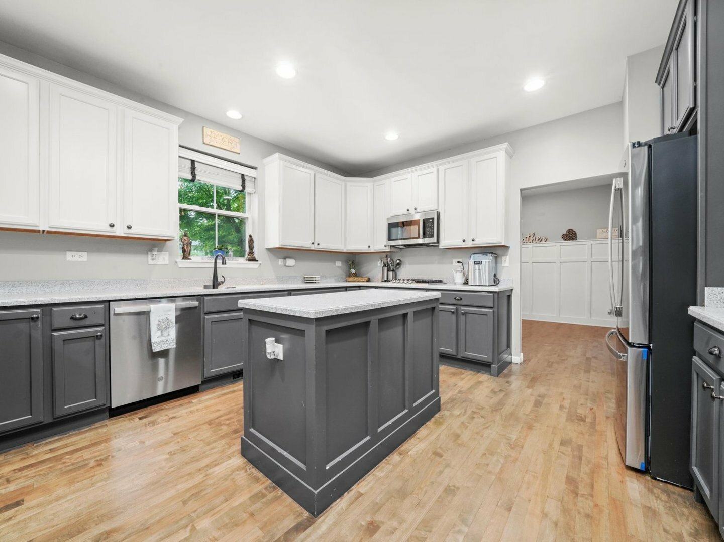 Property Photo:  210 Woodford Road  IL 60543 