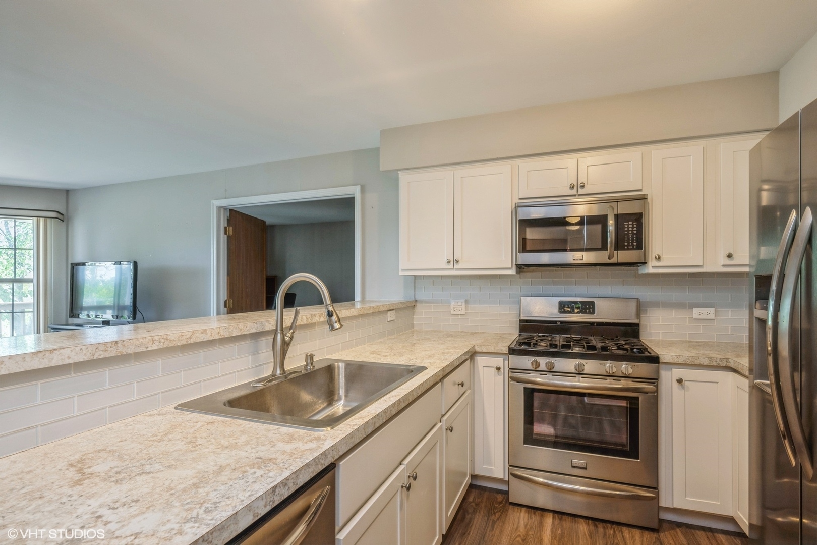 Property Photo:  260 W Lynn Drive 7-5B  IL 60067 