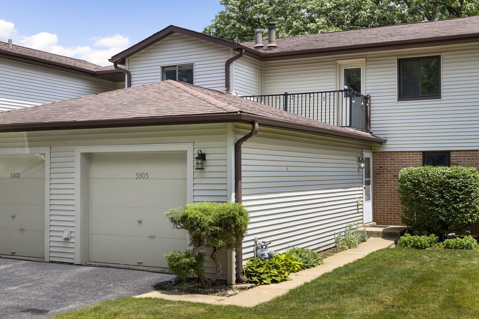 Property Photo: 5305 Newport Drive IL 60532