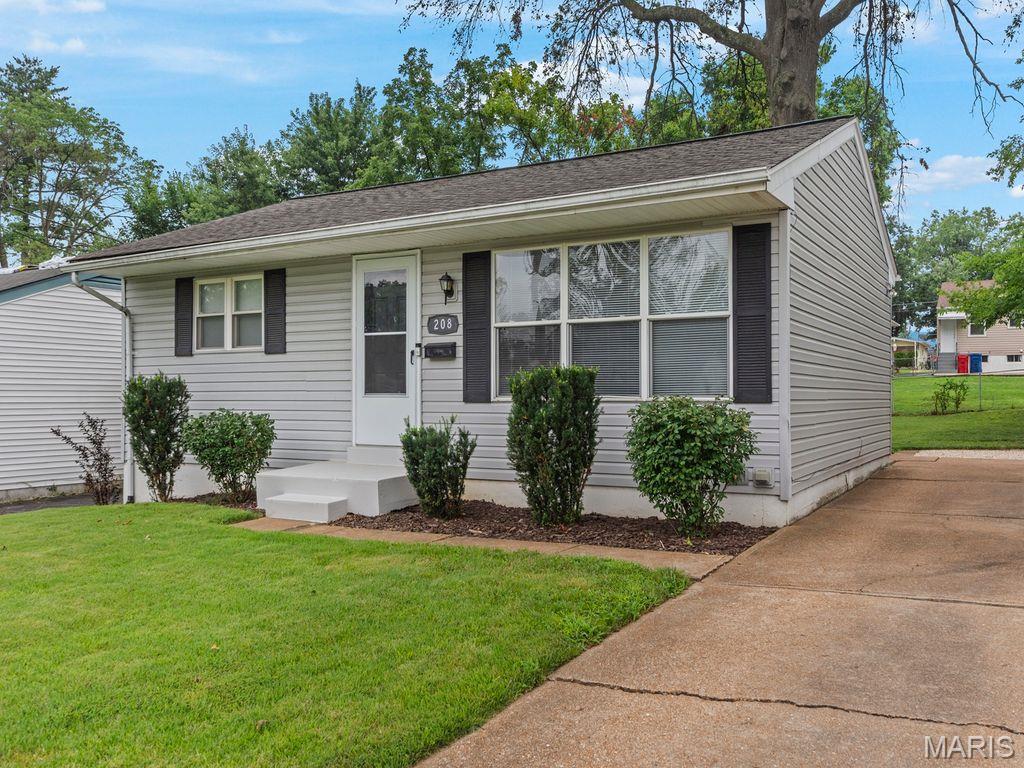Property Photo: 208 Floralea Place MO 63127
