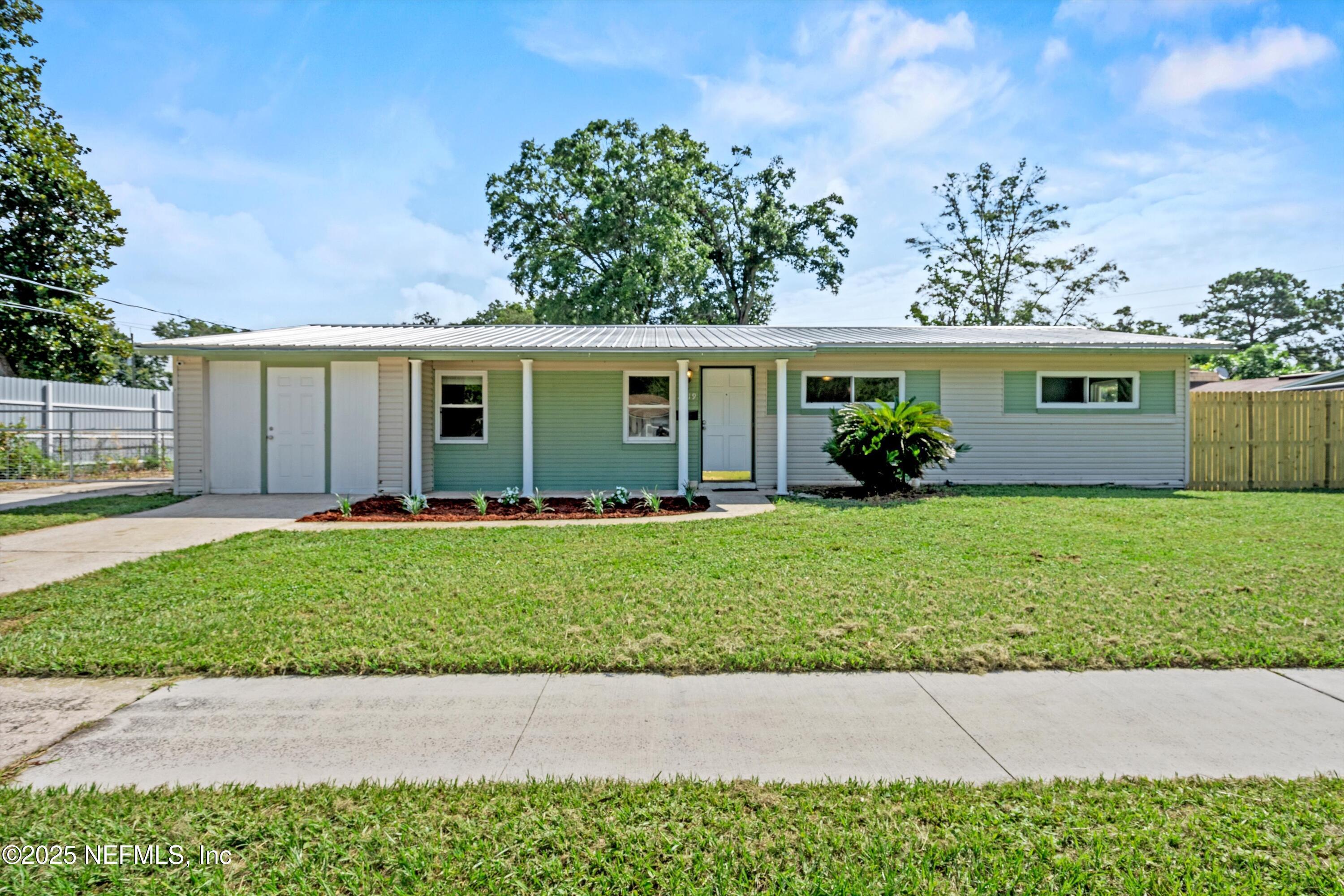 Property Photo: 2419 Burlingame Drive W FL 32211