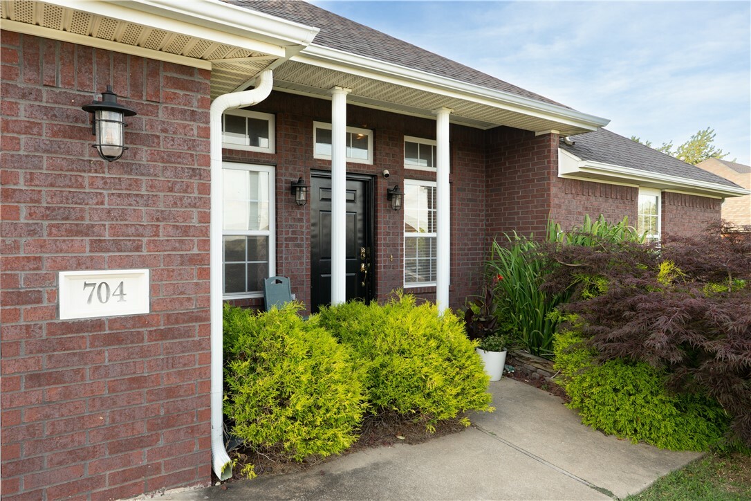 Property Photo:  704 Hankins Avenue  AR 72745 