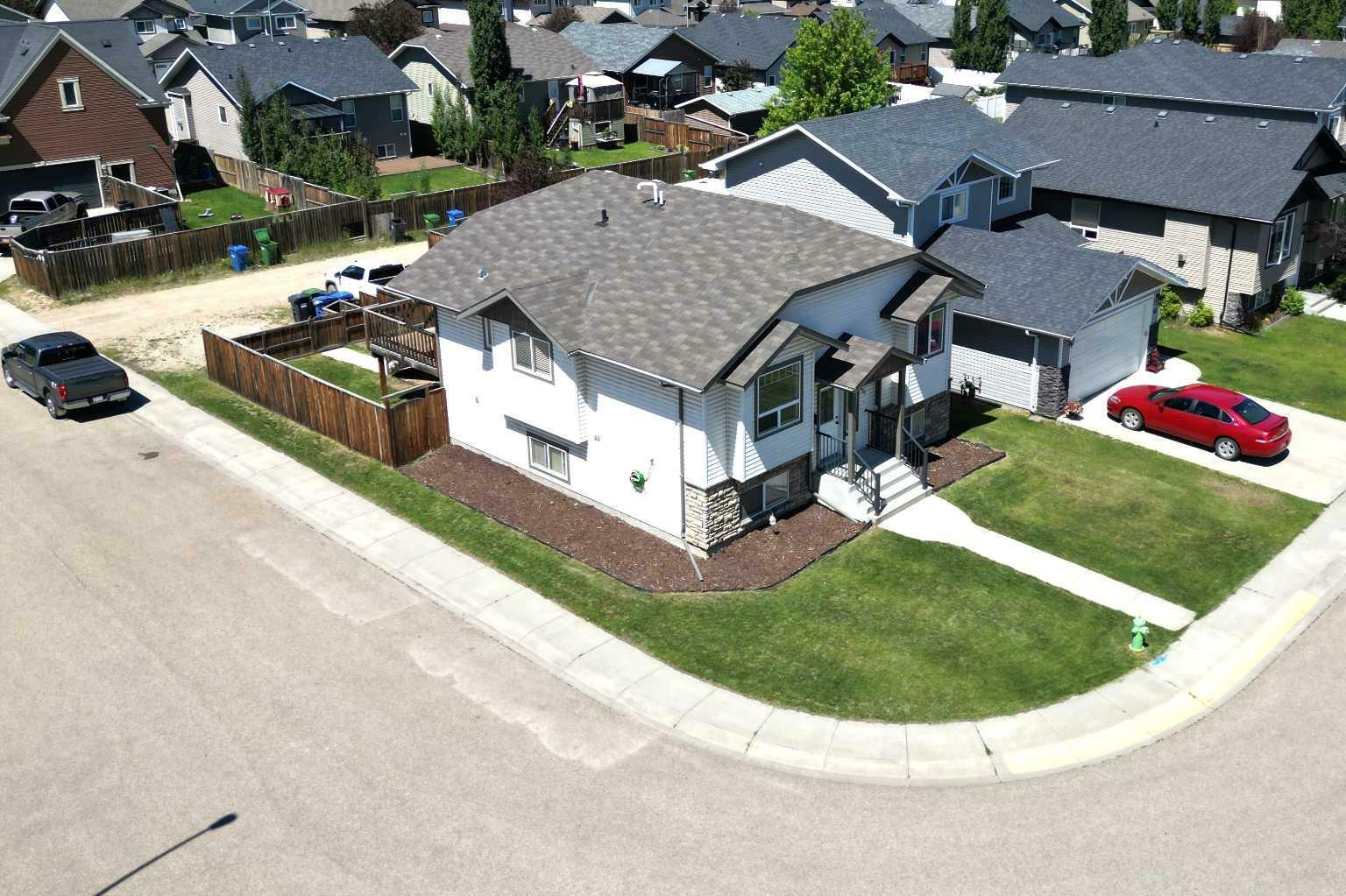 Property Photo: 46 Stephenson Crescent AB T4R 0L4