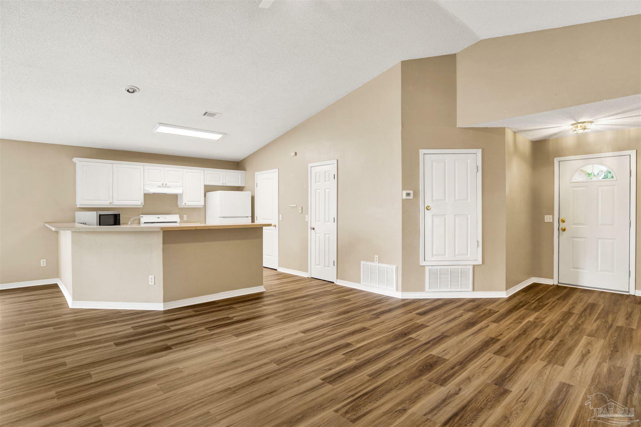 Property Photo: 516 Desert Oak Dr FL 32514