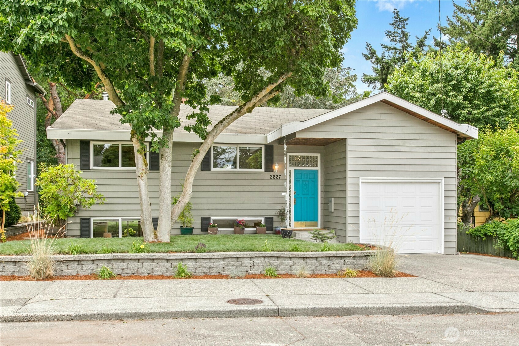 2627  39th Avenue SW  Seattle WA 98116 photo