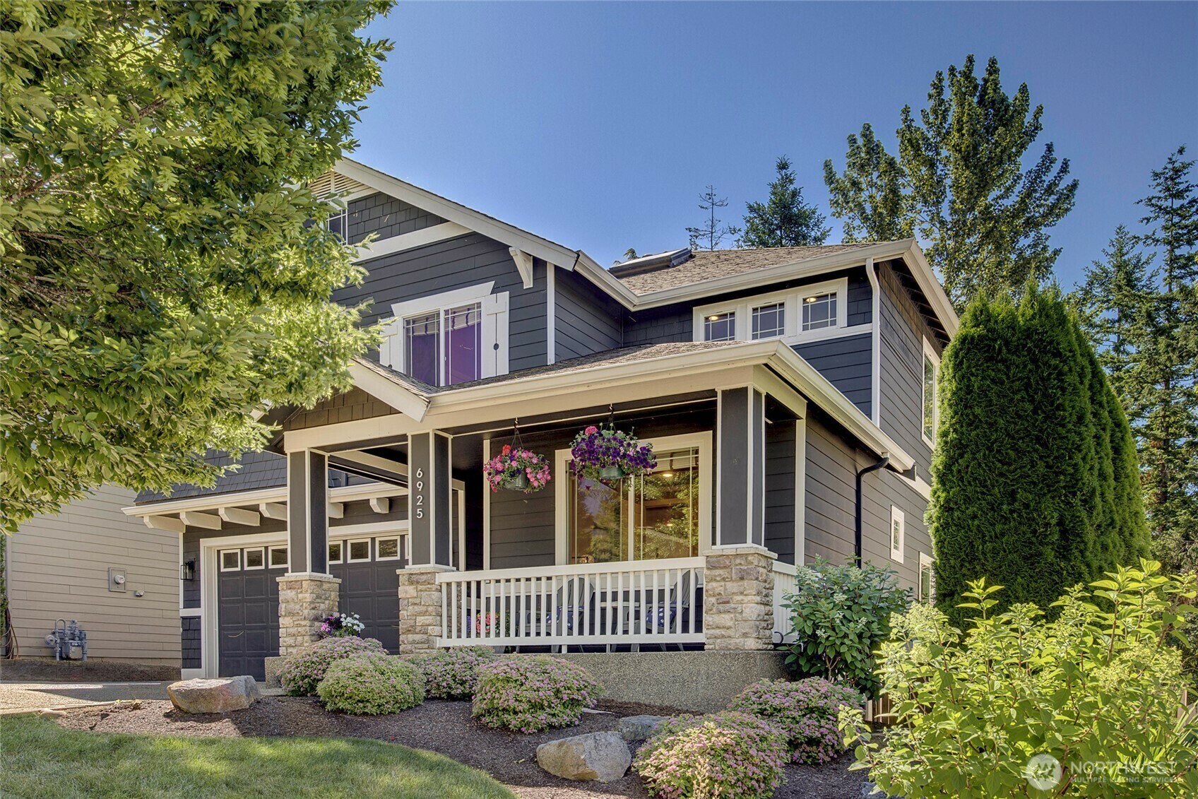 Property Photo: 6925 Oakmont Avenue SE WA 98065