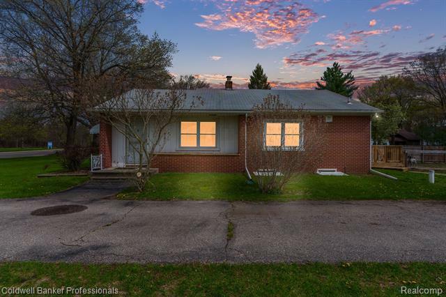 Property Photo:  1401 S Williams Lake Road  MI 48327 