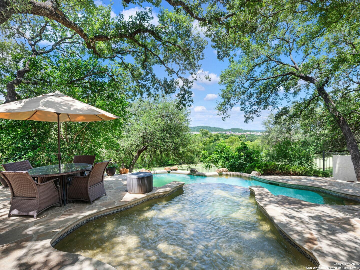 Property Photo: 40 Eton Green TX 78257