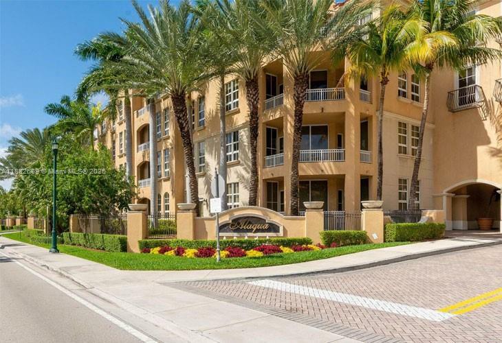 Property Photo: 3001 NE 185th St 431 FL 33180