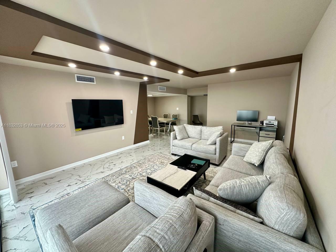 18071 Biscayne Blvd 1601  Aventura FL 33160 photo