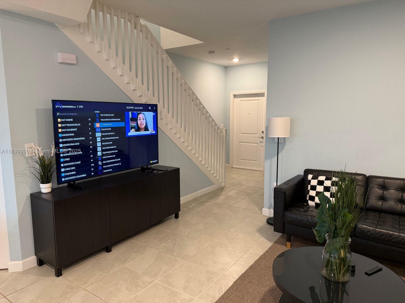 Property Photo:  887 NE 211th St  FL 33179 