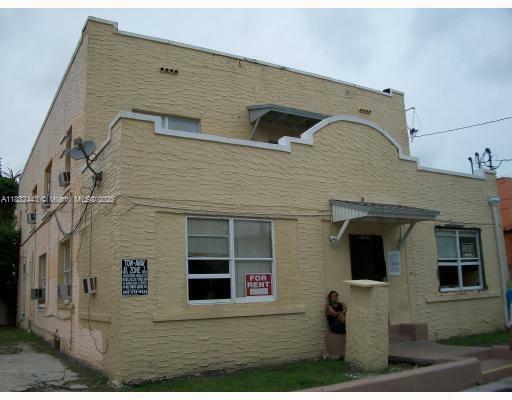 Property Photo:  1619 SW 2nd St  FL 33135 