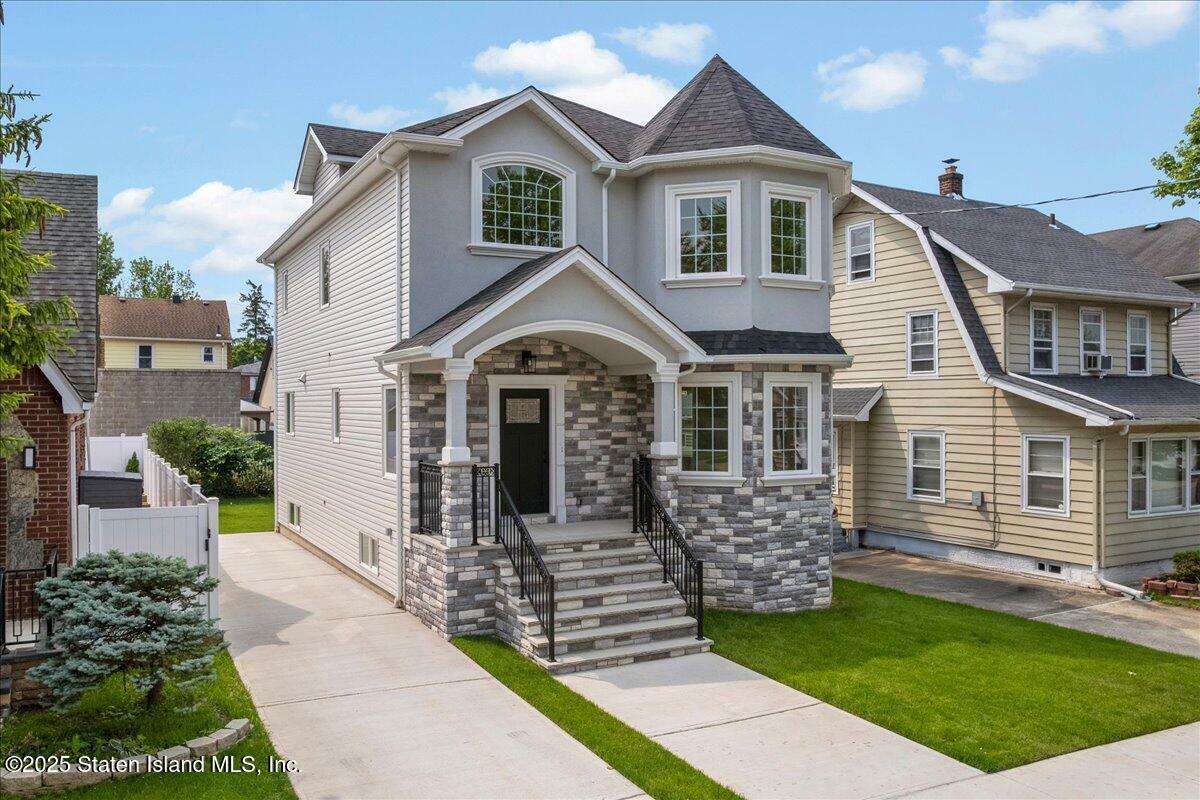Property Photo:  150 Dudley Avenue  NY 10301 