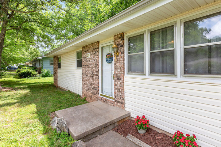 Property Photo:  220 S Dennis Avenue  MO 65738 