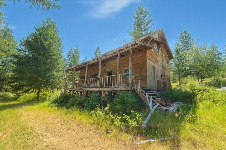 Property Photo: 8414 E Lodge Pole Ln WA 99003