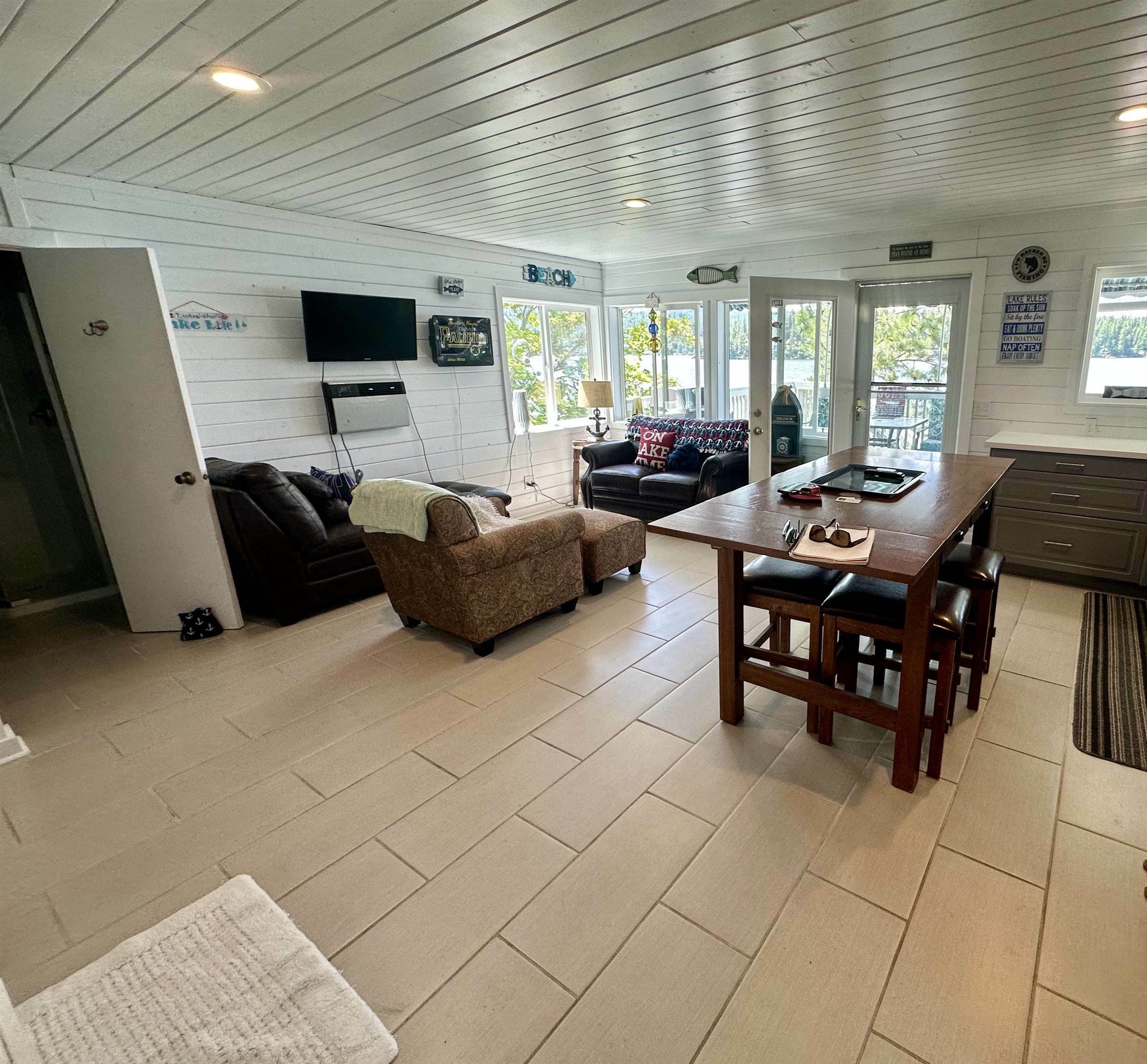 Property Photo:  13009 N East Newman Lake Dr  WA 99025 