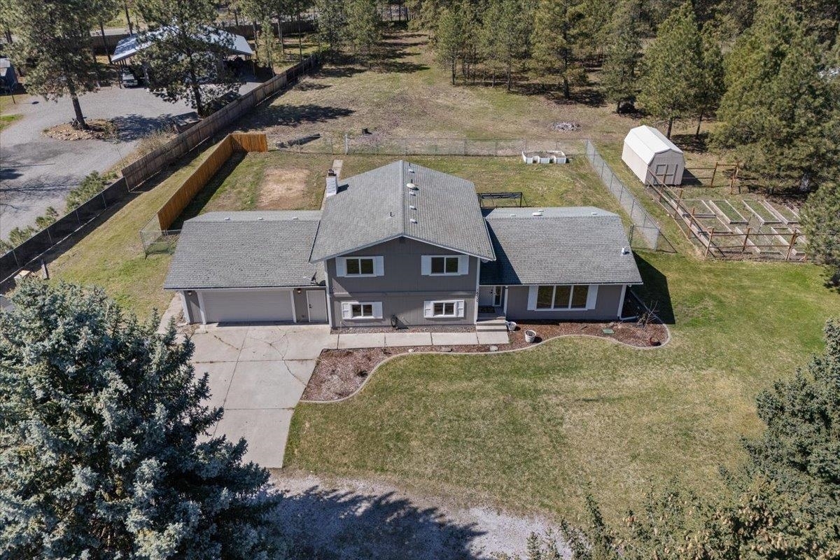 Property Photo:  16409 N Birdie Rd  WA 99026 
