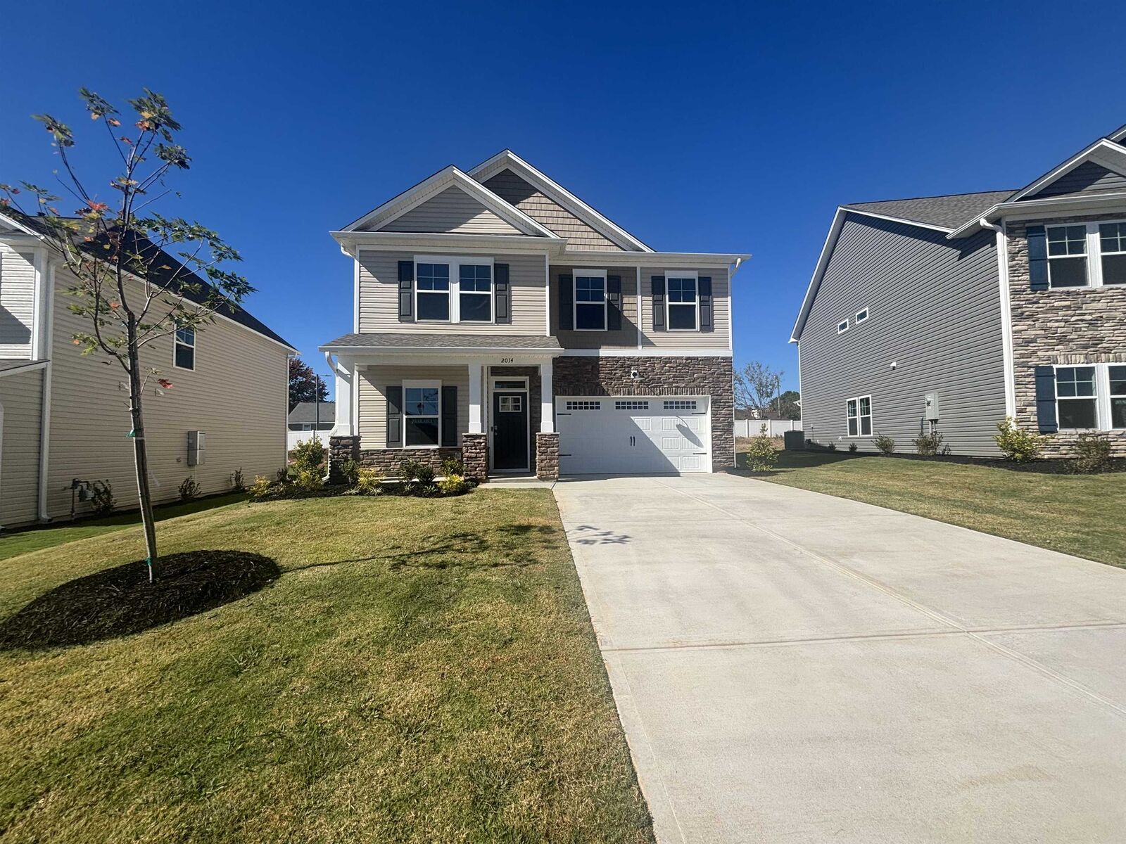 Property Photo: 2014 Halton Oaks Drive SC 29303