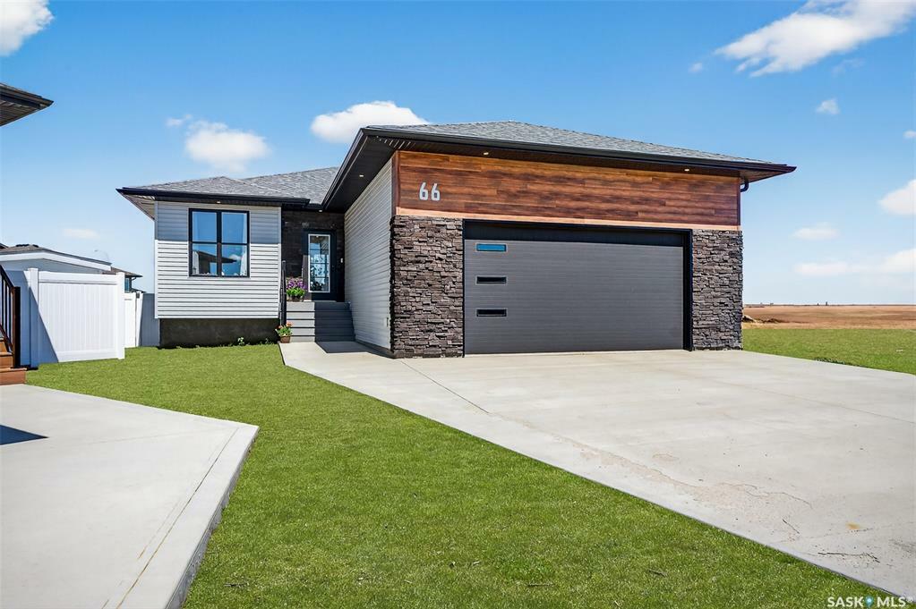 Property Photo: 66 Clunie Court SK S6J 0E3