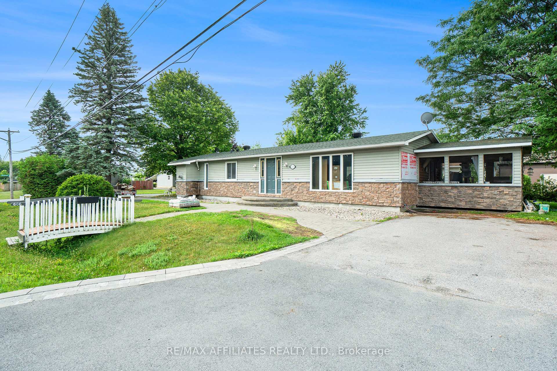 Property Photo: 606 Lydia Street N ON K0G 1J0