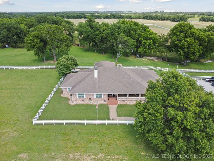 Property Photo:  9149 S 305th East Avenue  OK 74014 