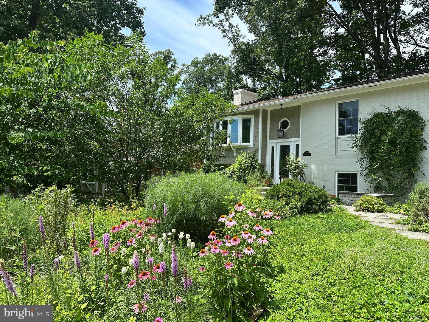 Property Photo: 4835 9th Street S VA 22204
