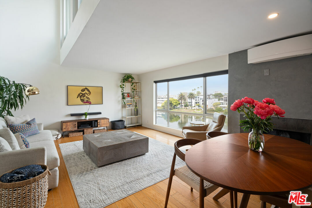 Property Photo: 6400 Pacific Ave CA 90293