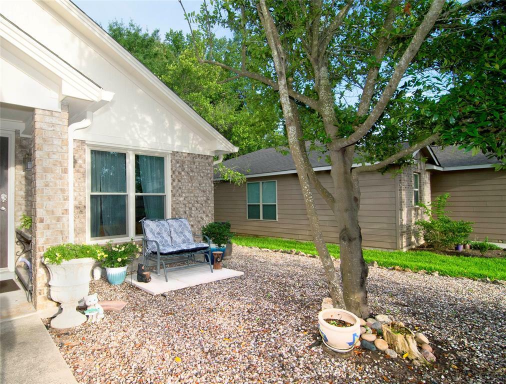 Property Photo: 4930 Pleasure Lake Lane TX 77318