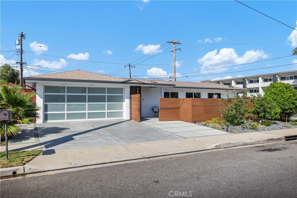 Property Photo: 496 E 16th CA 92627