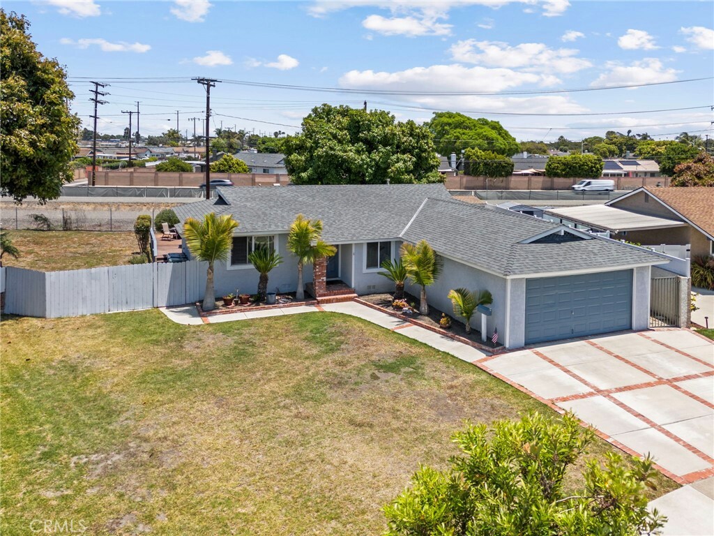 16052 Davis Lane  Huntington Beach CA 92649 photo