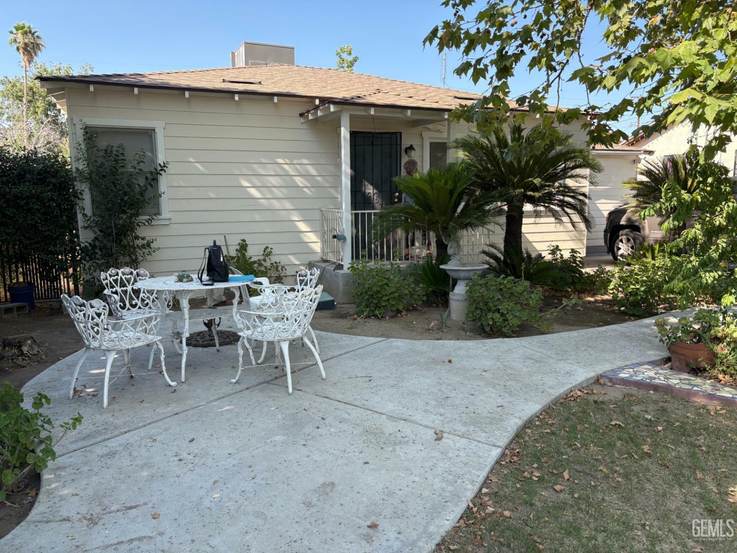 Property Photo: 1326 Eureka Street CA 93305