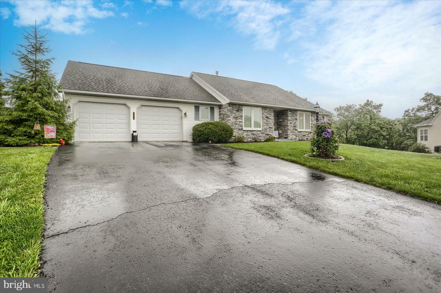 Property Photo:  5823 Barnsley Drive  PA 17111 