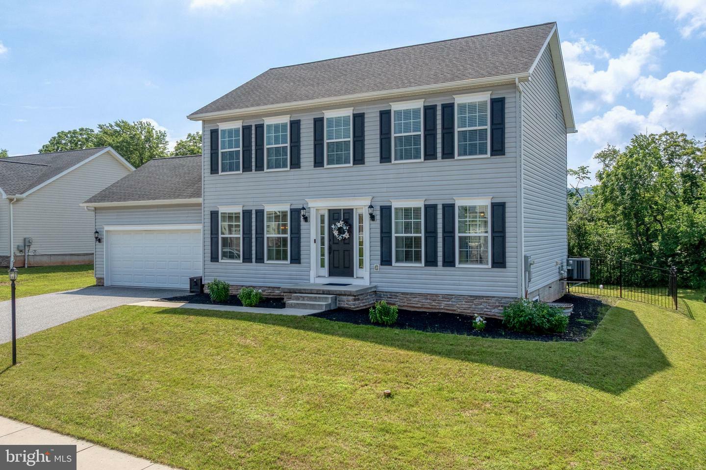 Property Photo: 100 Clover Run PA 17301
