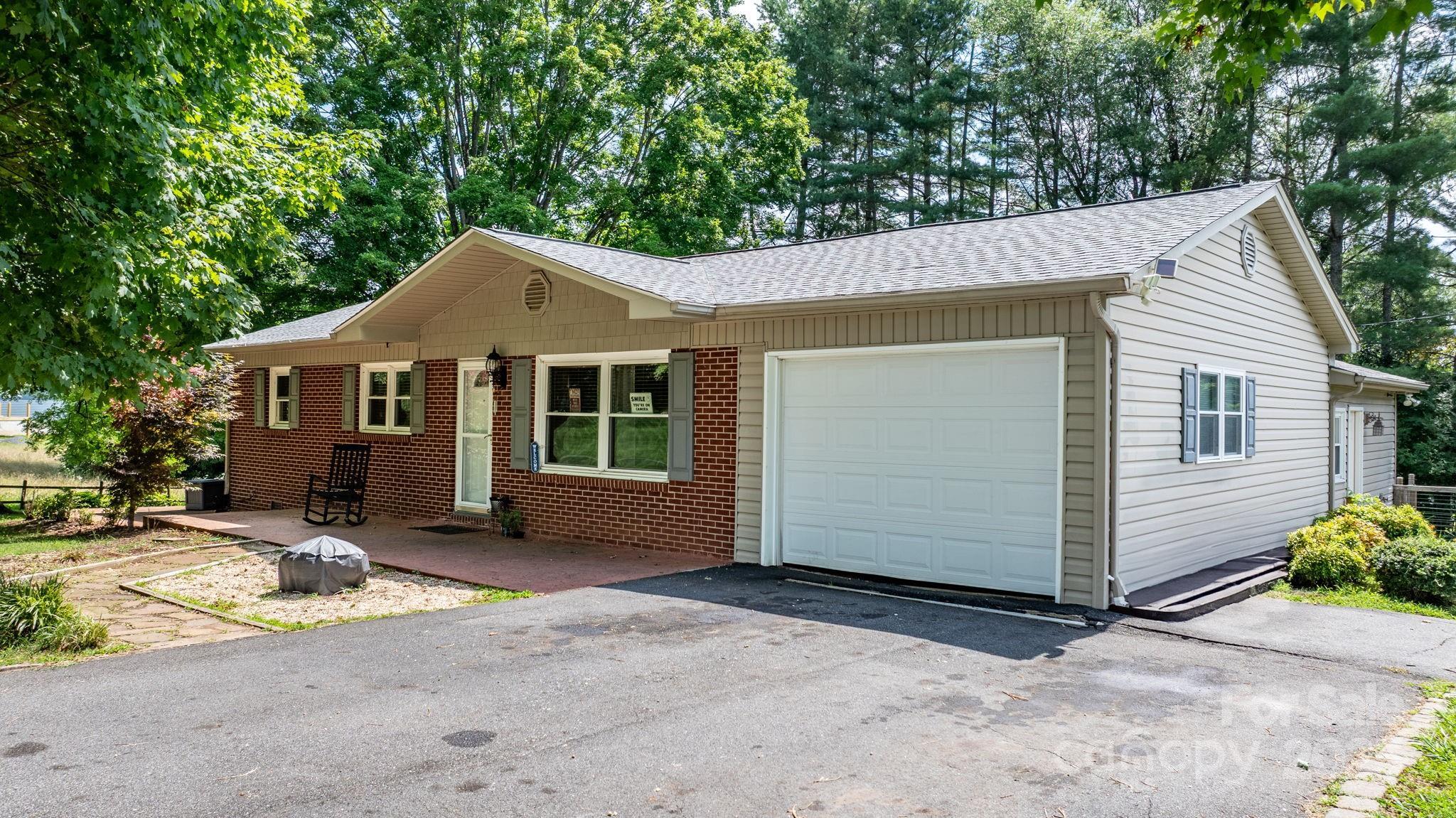 Property Photo:  309 Sheldon Street  NC 28638 