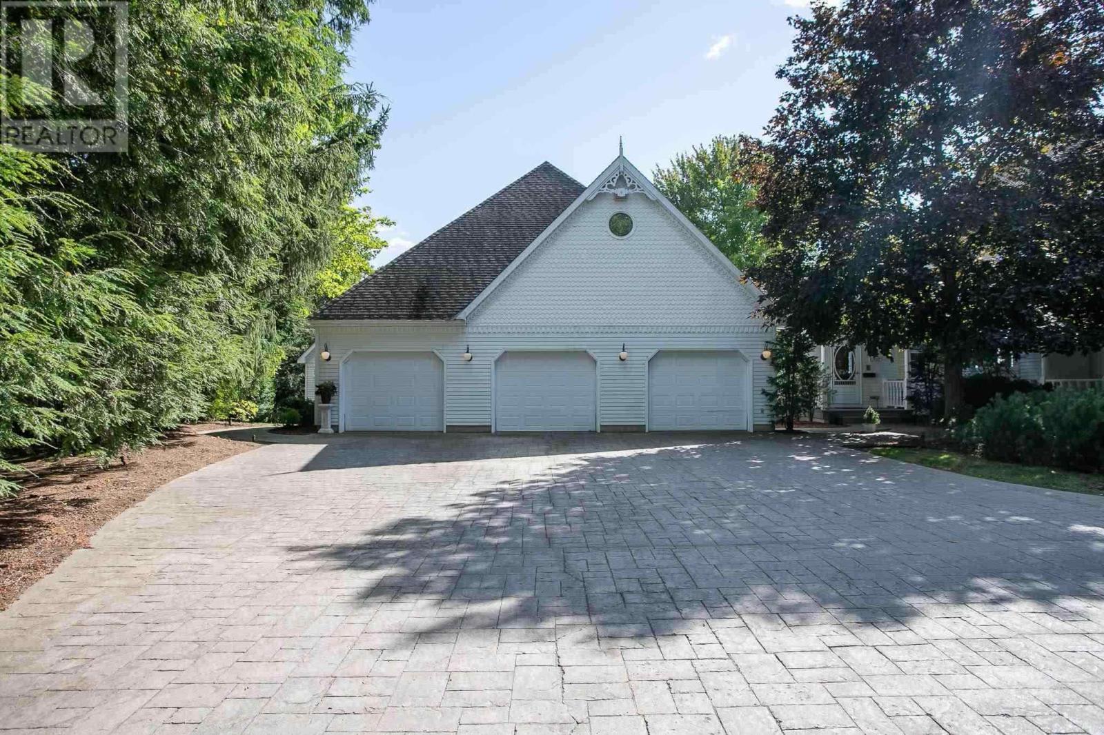 Property Photo: 1707 Queen St E ON P6A 2G8