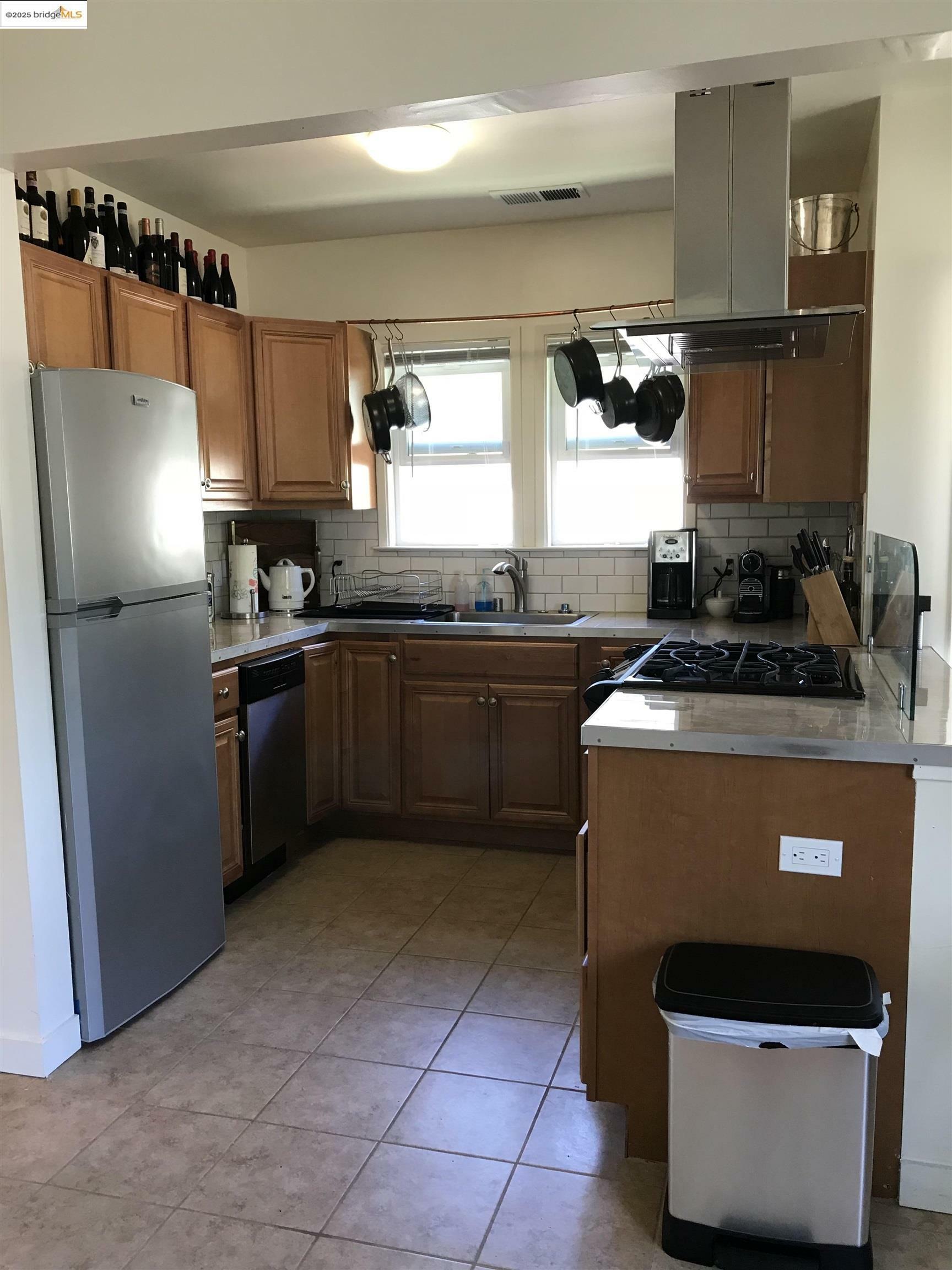 Property Photo: 2408 8th St CA 94710